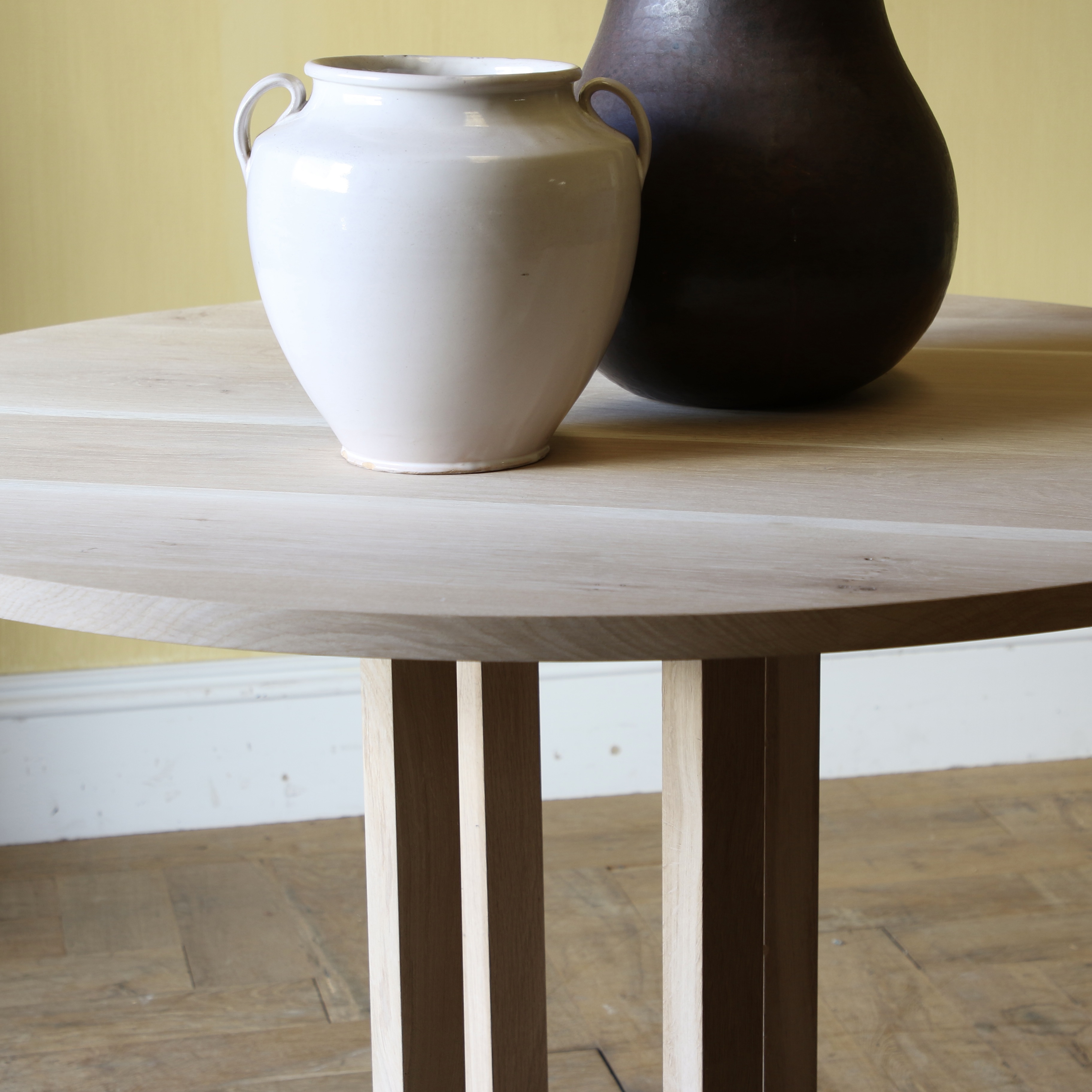 Round Pedestal Table // JS Editions